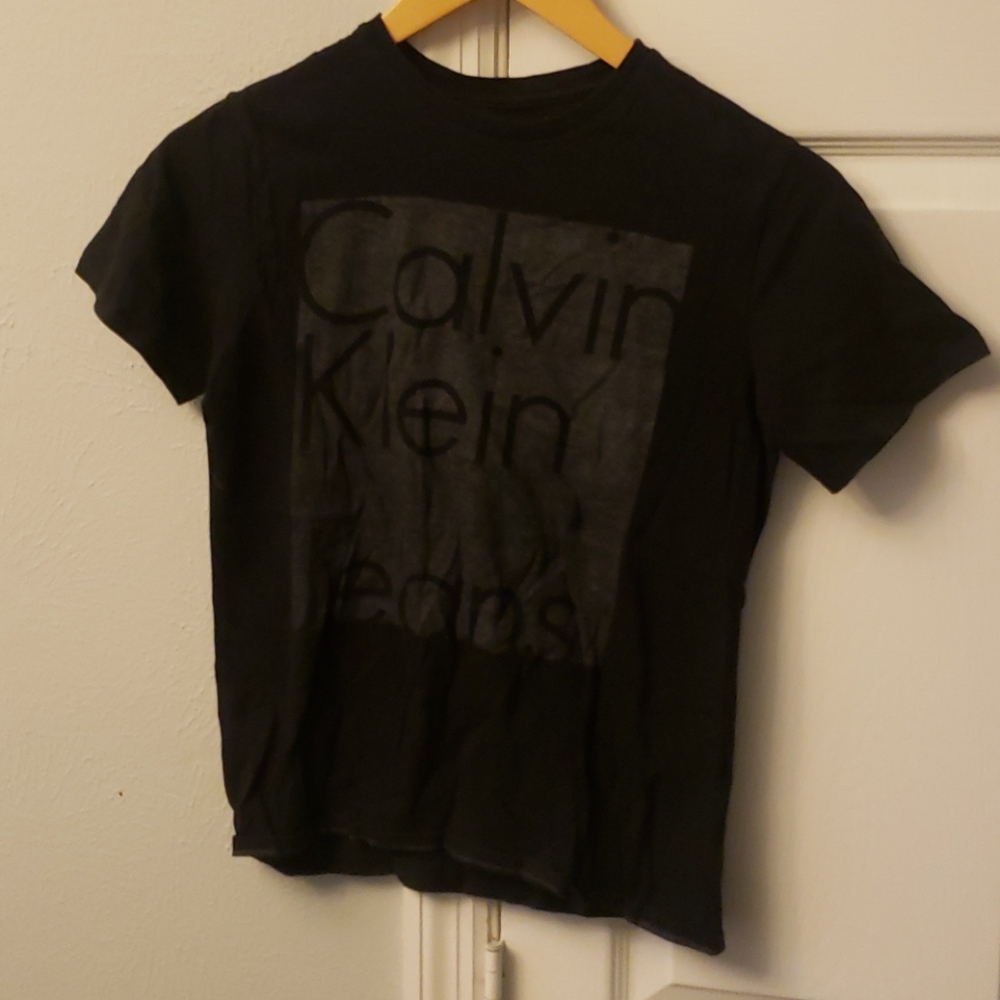 Black t-shirt